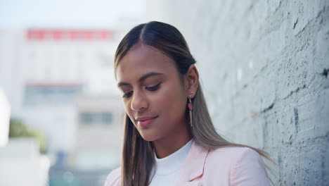 City,-thinking-and-business-with-woman