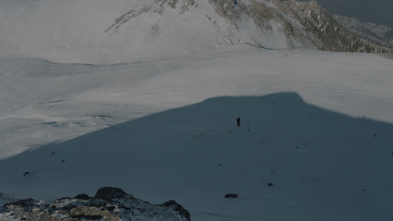 루마니아 시나이아의 겨울 눈 덮인 산