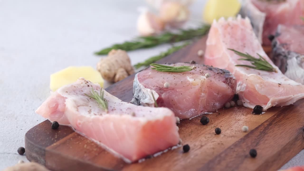 요리 할 준비 된 생선 필레