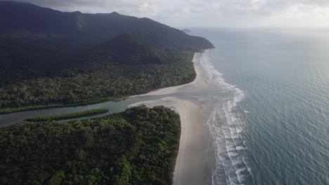 River-Entrance-On-The-Cape-Tribulation-Coast-In-Daintree-Rainforest,-Tropical-North-Queensland,-Australia