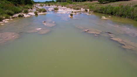 Luftaufnahmen-Des-Beliebten-Gebiets-Am-Llano-River-In-Texas-Namens-The-Slab