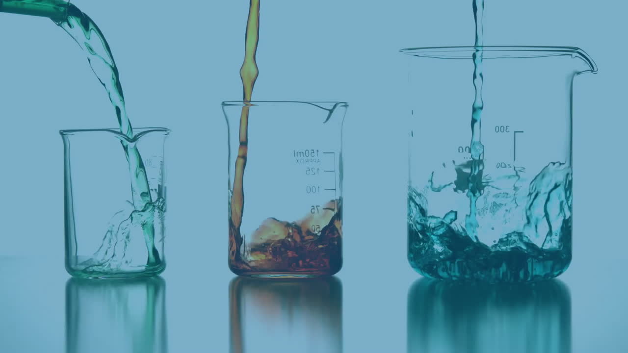 vasos de laboratorio con moléculas en primer plano