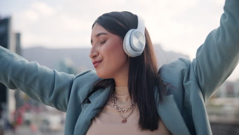 woman enjoying music in the city