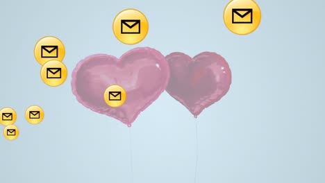 Mehrere-Nachrichtensymbole-Schweben-über-Zwei-Roten-Herzförmigen-Luftballons,-Die-Vor-Blauem-Hintergrund-Schweben