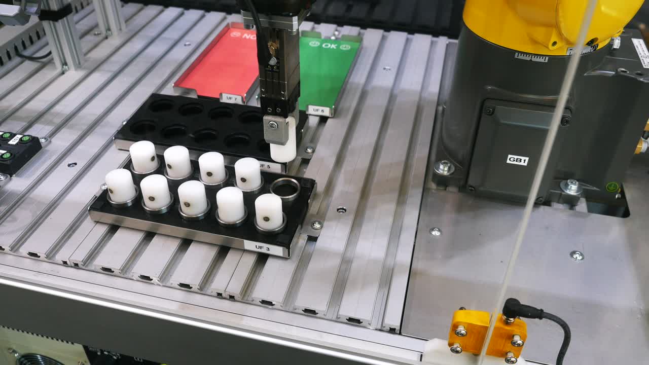 조립 작업을 수행하는 산업 로