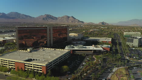 Drohnenaufnahmen-Aus-Der-Luft-Des-Red-Rock-Hotels-Und-Casinos-In-Summerlin,-Nevada