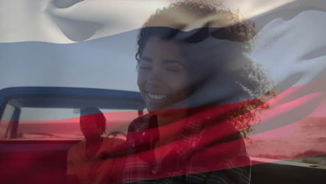 agitando la bandera rusa animación superpuesta, mujer sonriente en el coche