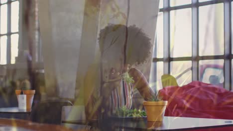 animación de hierba y flores sobre mujer afroamericana comiendo ensalada