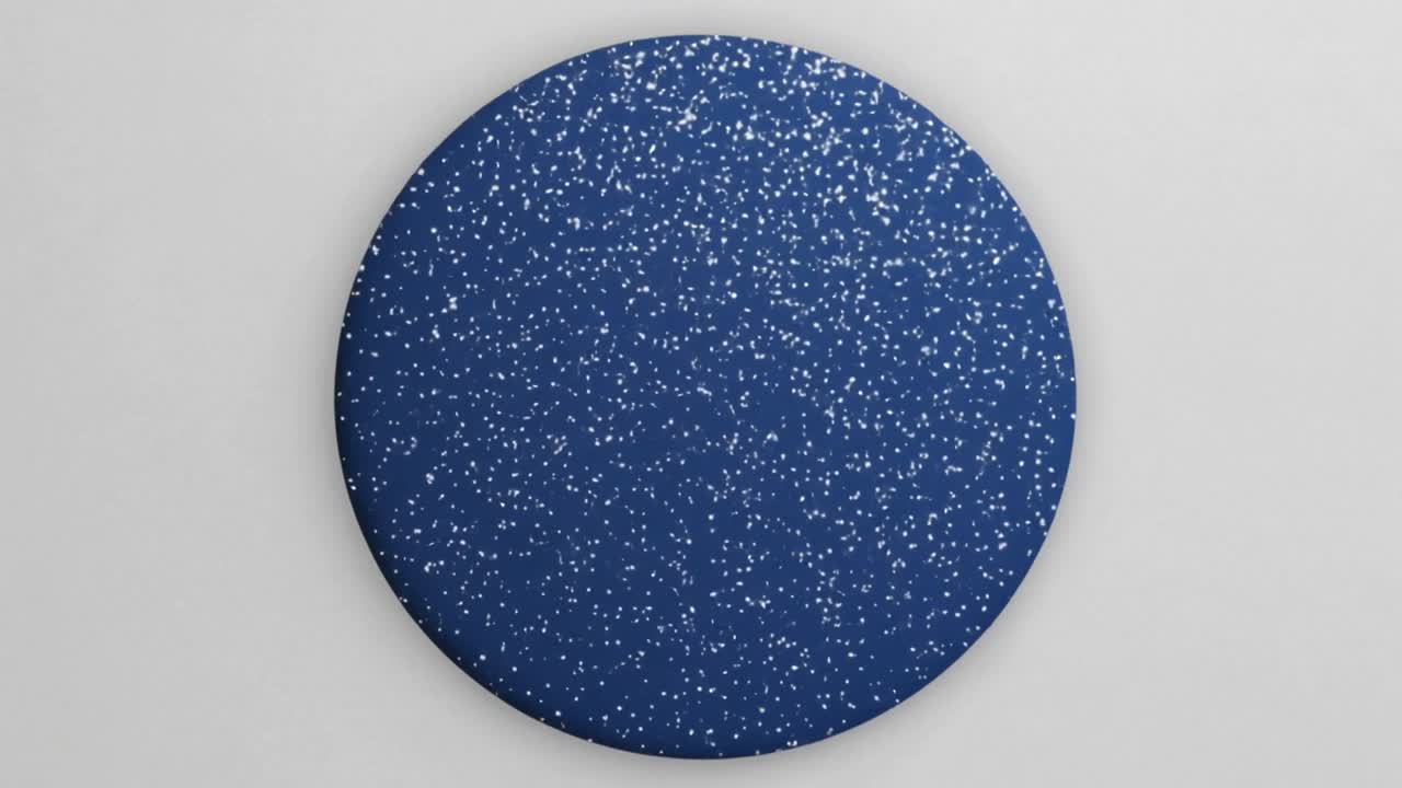 Pannello circolare montato che rivela una maculatura dal bianco sporco al blu intenso durante i fotogrammi in studio.