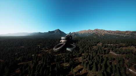 neumáticos de coche abandonados en las montañas