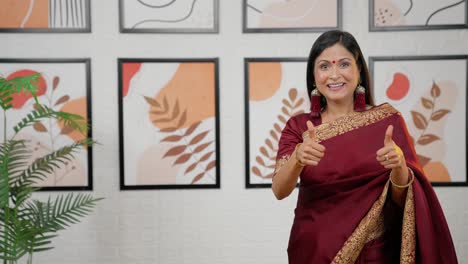 Indian-woman-pointing-left-at-Copy-space