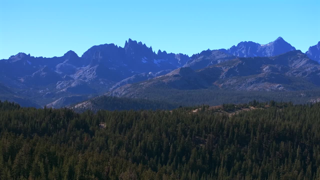Minarets Vista California Sierras Banner Peak Volcanic Ridge Mammoth Mountain Lakes Yosemite NP aerial drone PCT Trail afternoon morning blue sky clouds nature landscape circle right parallax motion