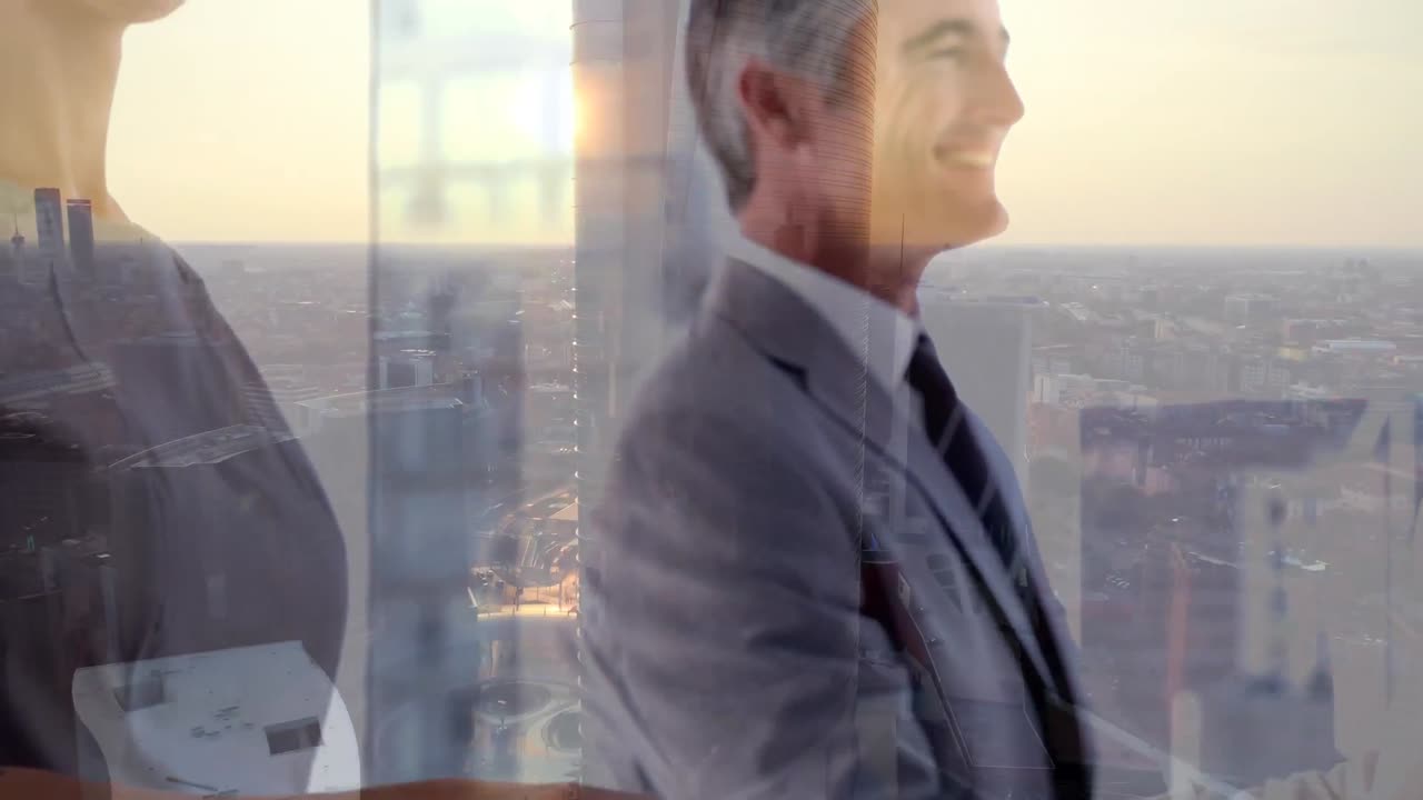 animación de hombres de negocios caucásicos estrechando la mano sobre el paisaje urbano