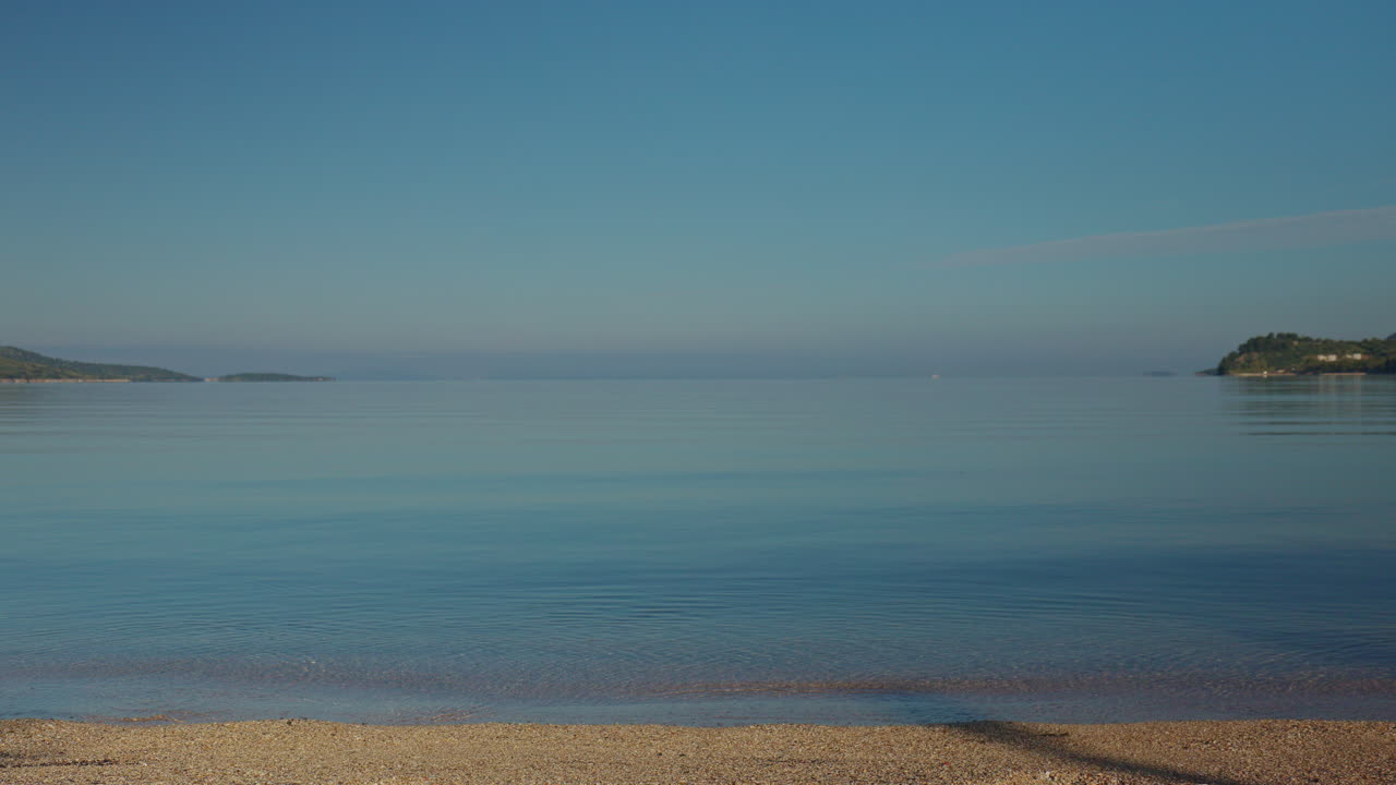 조용한 바다와 zakynthos의 해안