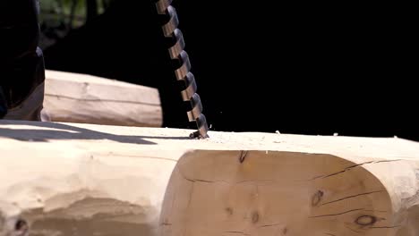 perforar un tronco de madera
