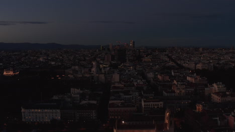 Slide-and-Pan-Aufnahmen-Von-Stadtansichten-In-Der-Abenddämmerung.-Abendluftpanoramaaufnahme-Der-Stadtentwicklung-Nach-Sonnenuntergang.