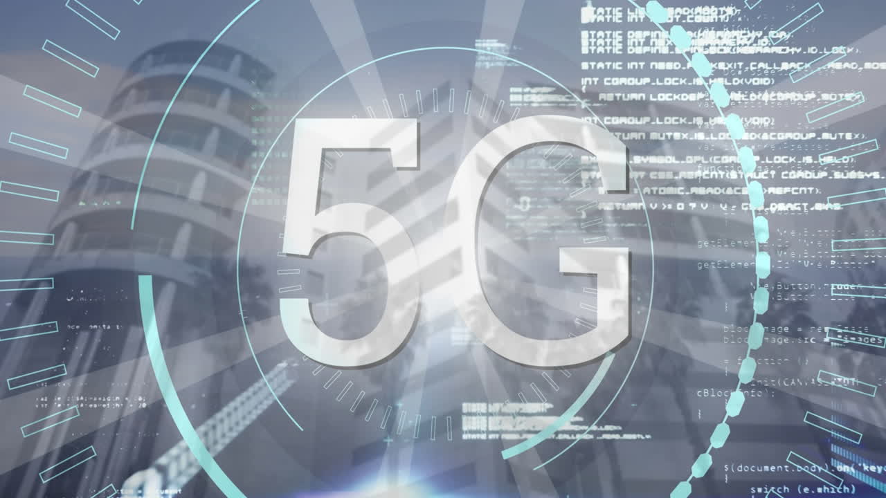 animazione di testo 5g in cerchi su codici binari e linguaggio informatico contro edifici moderni