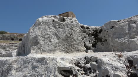 teatro griego de siracusa, ruinas de un monumento antiguo, sicilia, italia.