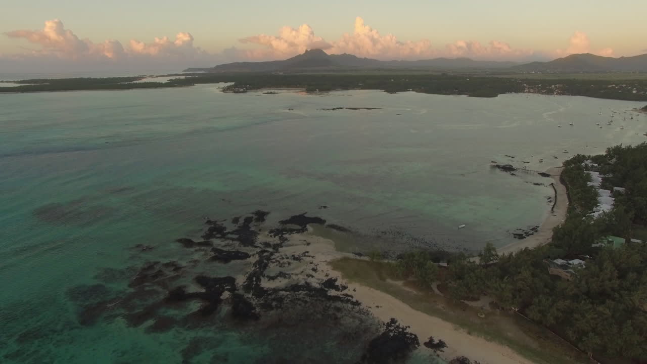 laguna azul y costa de mauricio vista aérea
