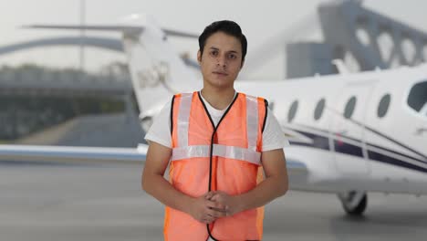 Trabajador-Del-Personal-De-Tierra-Del-Aeropuerto-Indio