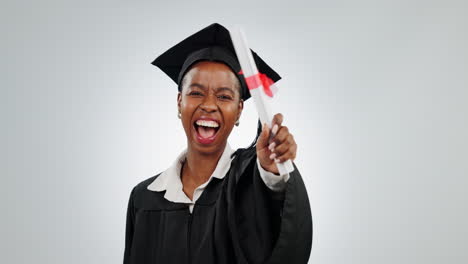 Abschluss,-Frau-Und-Diplomstudentin-Im-Studio