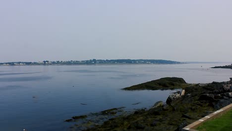un paseo por el sendero de las escaleras gigantes en la isla de bailey, maine.