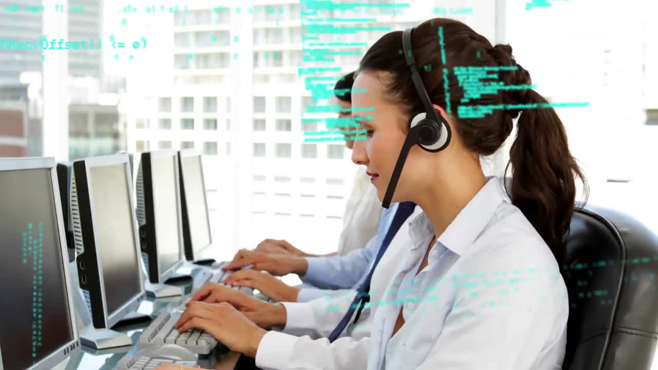 animación del procesamiento de datos financieros sobre personas que llevan auriculares de teléfono