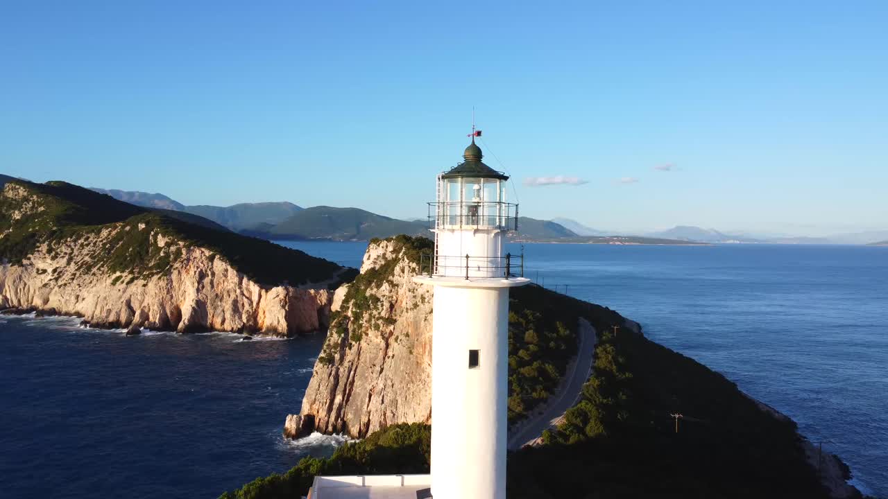 Faro su una scogliera