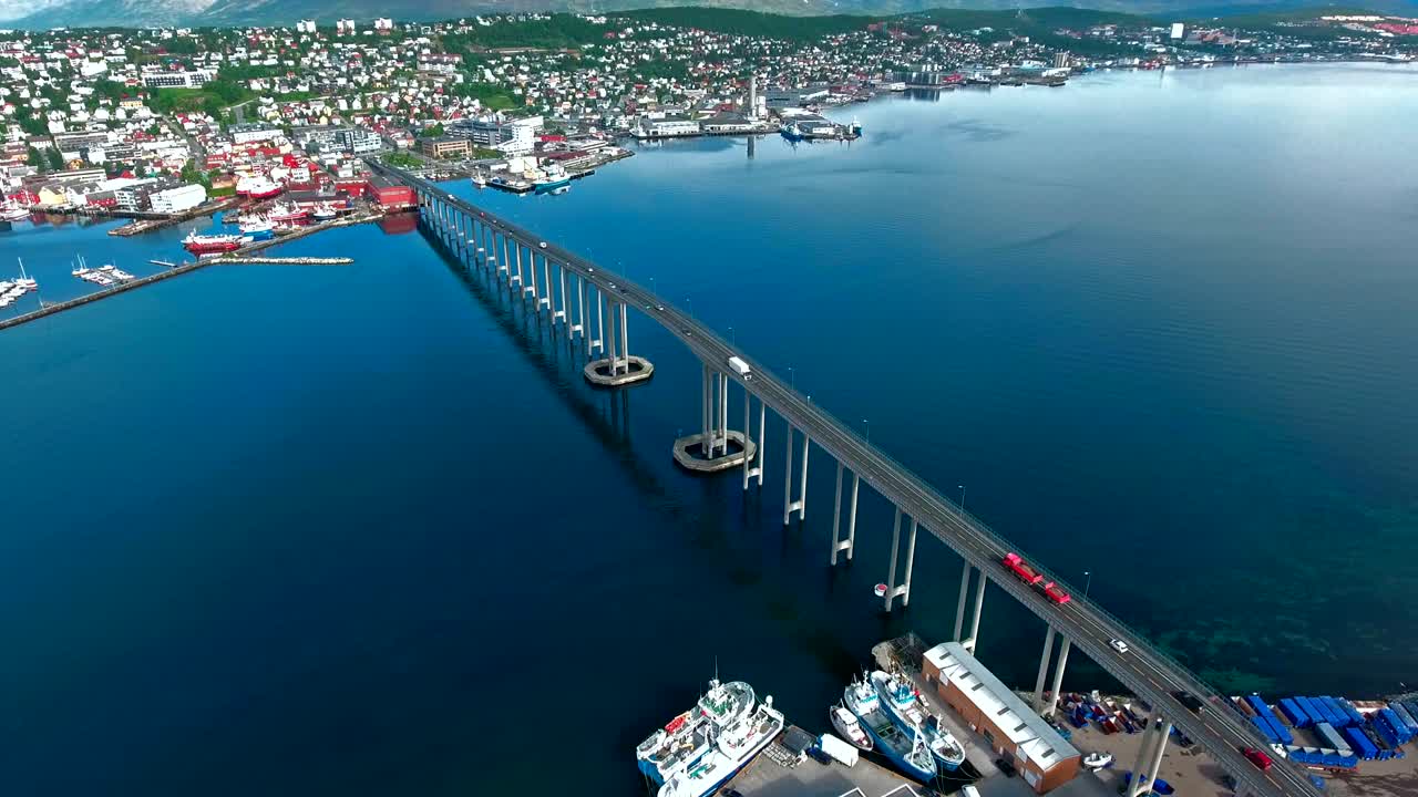 노르웨이 트롬소 시의 다리 항공 영상