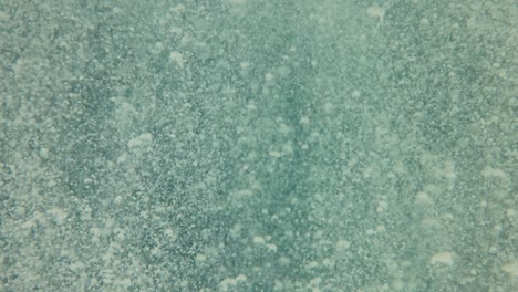 abstracto fondo bajo el agua. agua sucia de cerca.