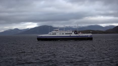 a ferry going from bogness to lodingen