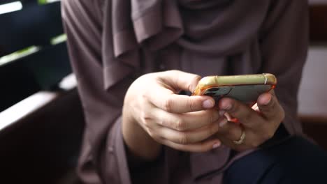 Close-up-of-women-hand-holding-smart-phone