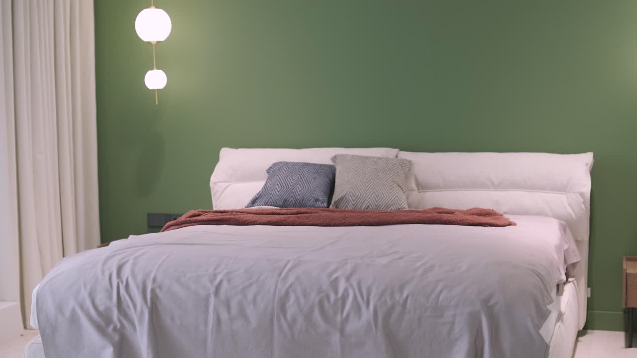 현대적인 럭셔리 인테리어 침실 디자인과 장식 마스터 베드 킹 사이즈