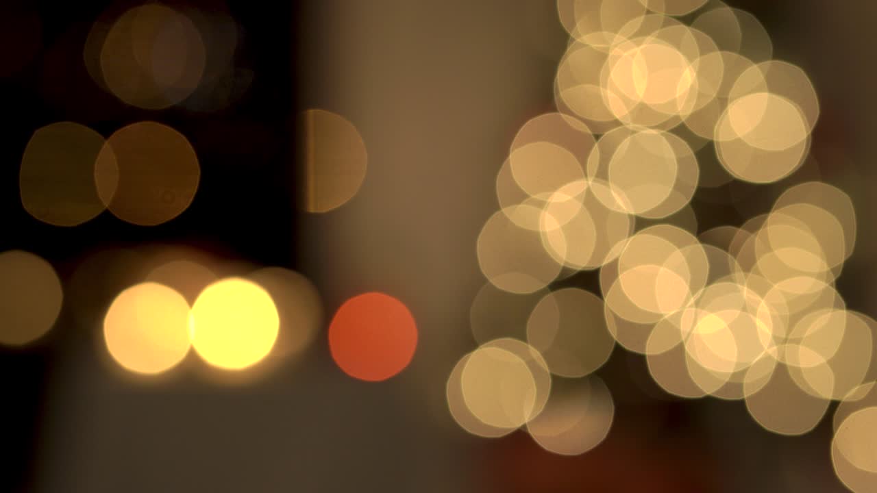 추상적인 흐릿한 크리스마스 불빛과 불 불꽃 보케 배경