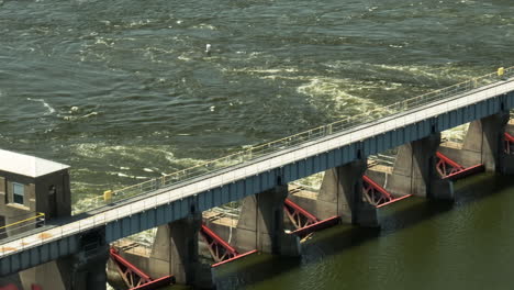 Telephoto-aerial-view-of-Lock-and-Dam-in-Alma,-Wisconsin,-sideways,-day