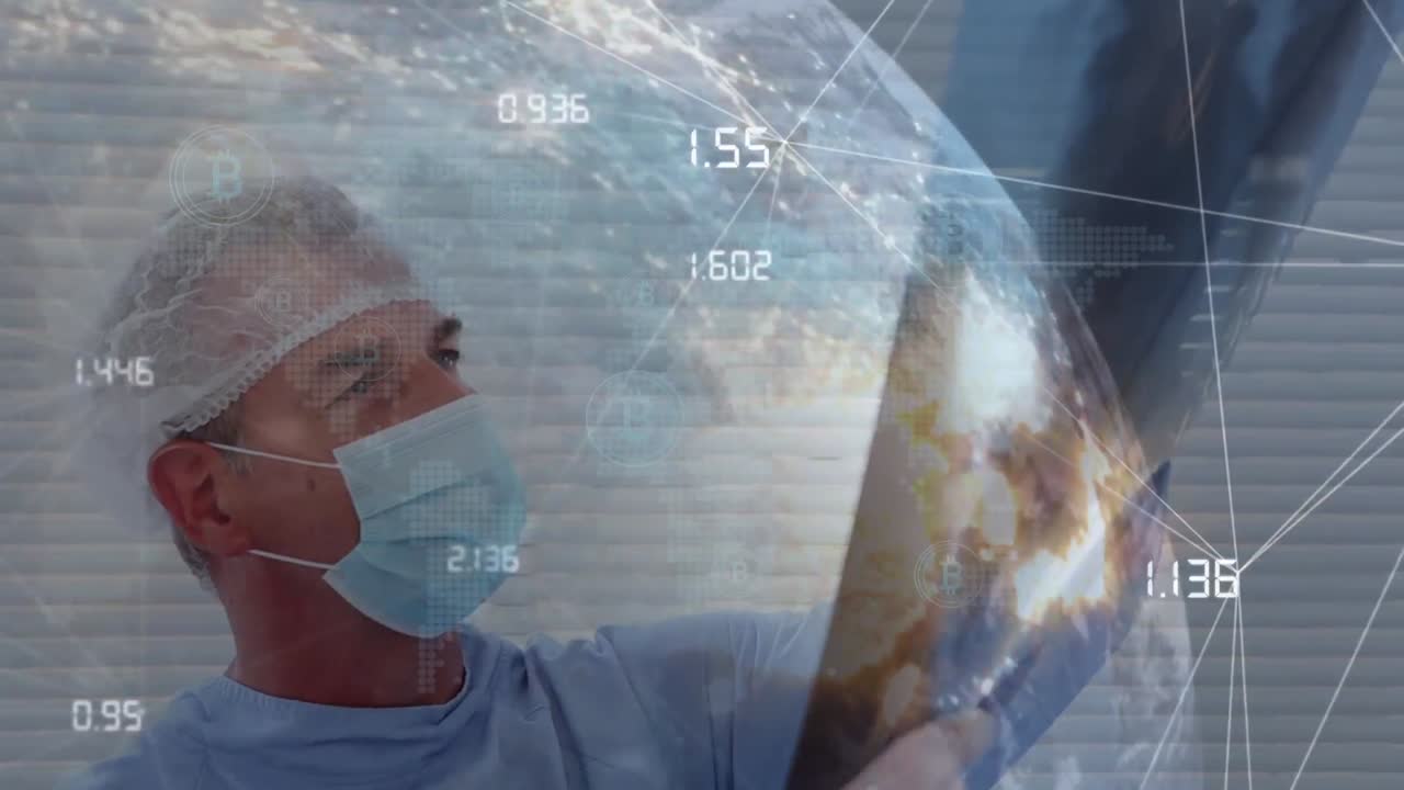 백인 남성 외과 의사 검사  ⁇ 스레이 보고서와 회전하는 지구에 대한 연결 네트워크