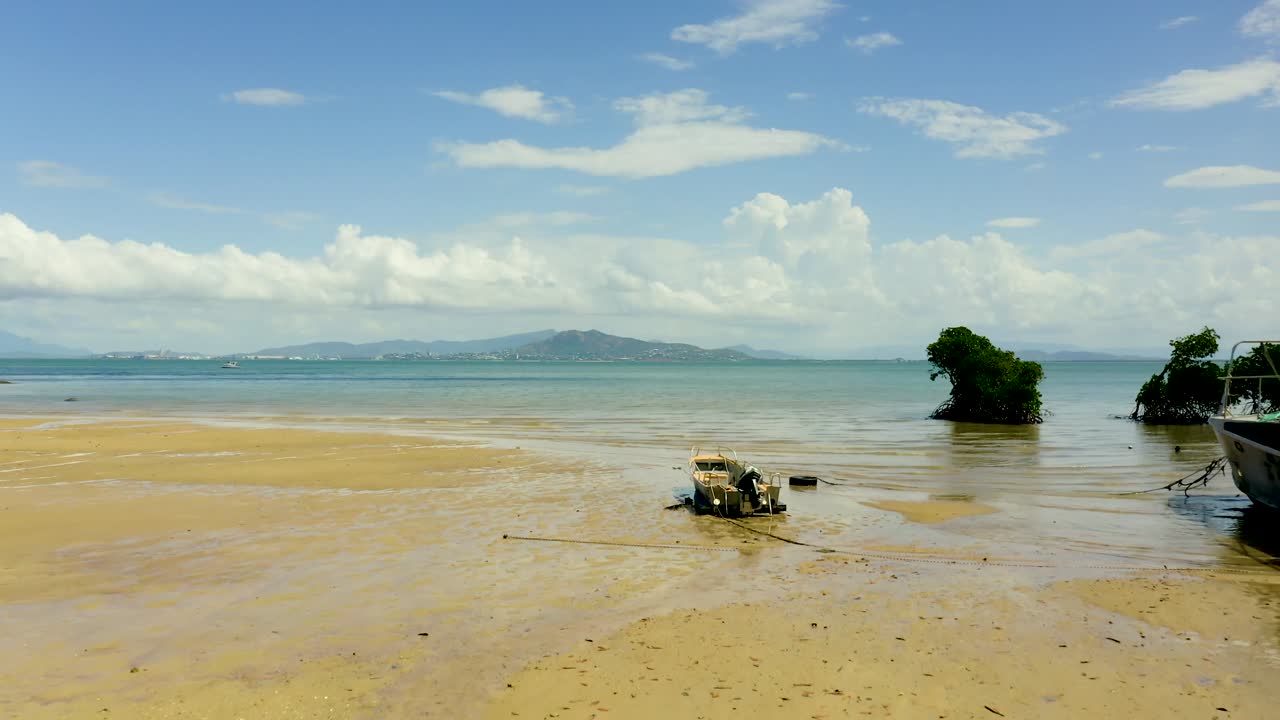 imágenes de drones - lanzamiento desde la isla magnética hacia townsville, queensland, australia