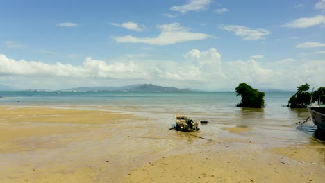 Imágenes-De-Drones:-Lanzamiento-Desde-Una-Isla-Magnética-Hacia-Townsville,-Queensland,-Australia