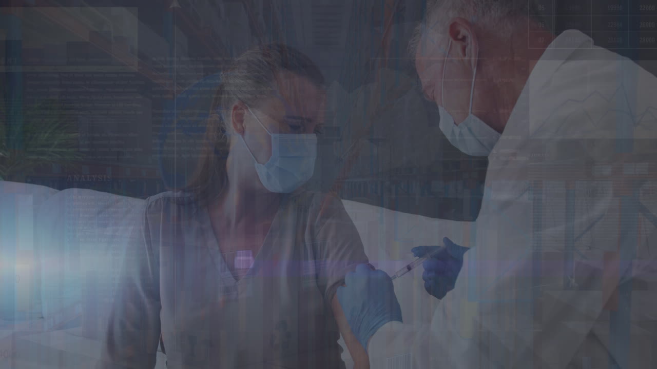 анимация квадратов над кавказской женщиной-медицинским работником