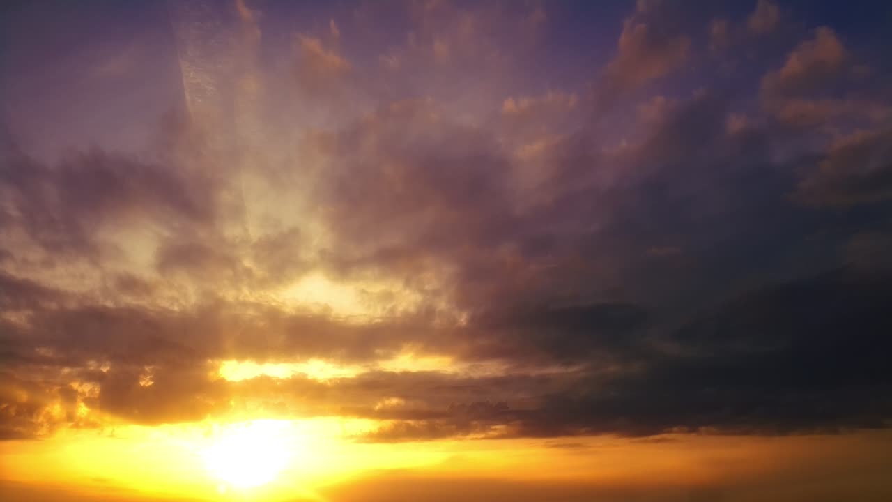 아름다운 밝은 바닐라 해가 지는 구름 배경 - 루프 비디오