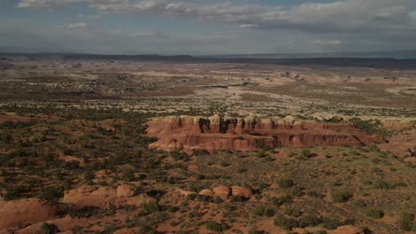 un pintoresco video de paisaje de aviones no tripulados del parque nacional de arches