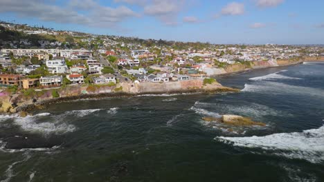 Coastal-Settlements-On-The-Rocky-Shore-On-Bird-Rock-On-La-Jolla-In-San-Diego,-California,-USA