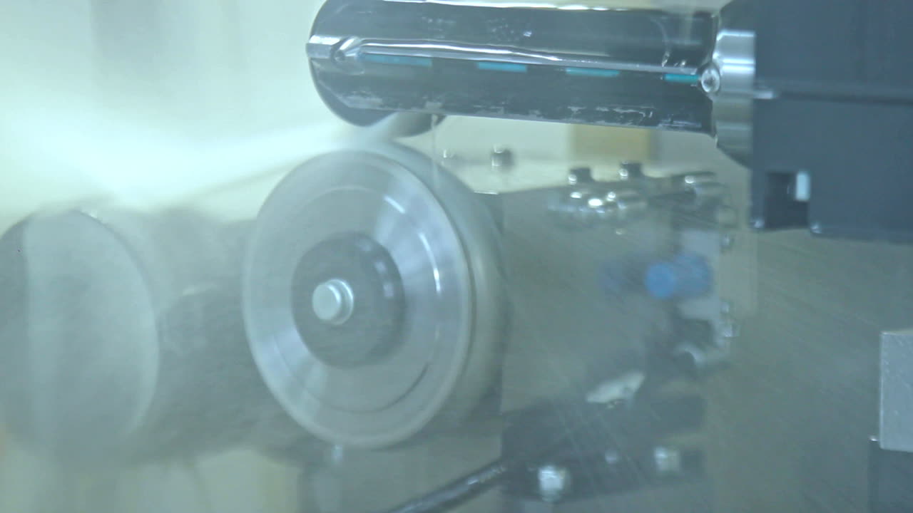 물 냉각과 함께 자동 생산 라인. 물 제트 냉각 부품