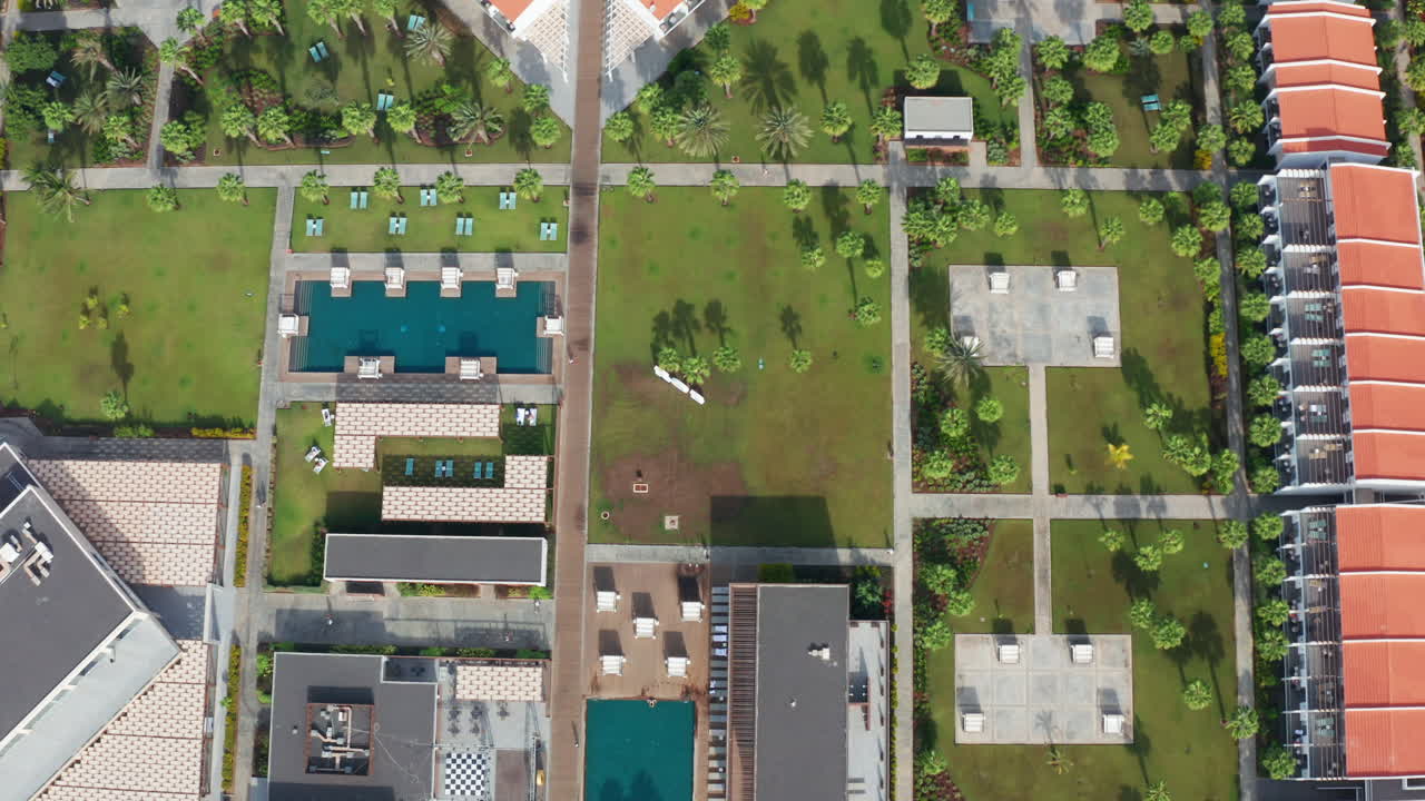 고급 해변 리조트의 하향식 조감도