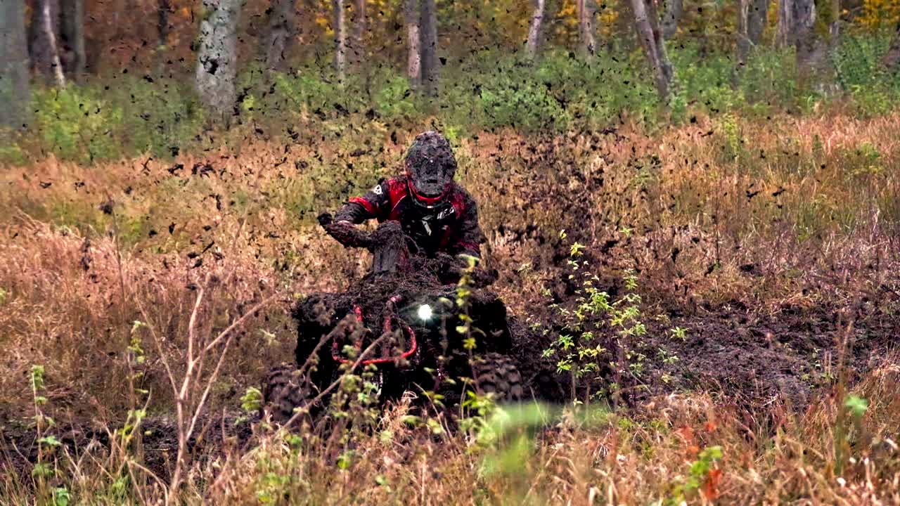 Quad fuoristrada al rallentatore.