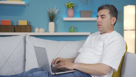 los negocios del hombre de negocios van mal.