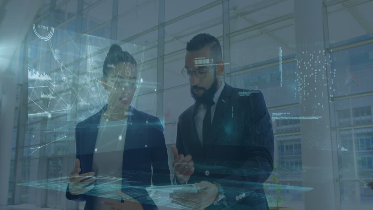 animación del procesamiento de datos sobre diversas personas de negocios hablando