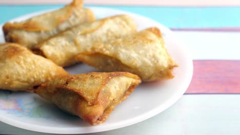 samosas fritas y crujientes