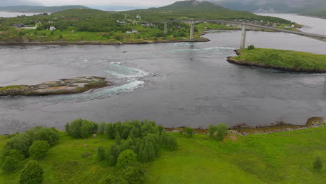 Saltstraumen-Brücke-Zwischen-Den-Inseln-Knaplundsøya-Und-Straumøya