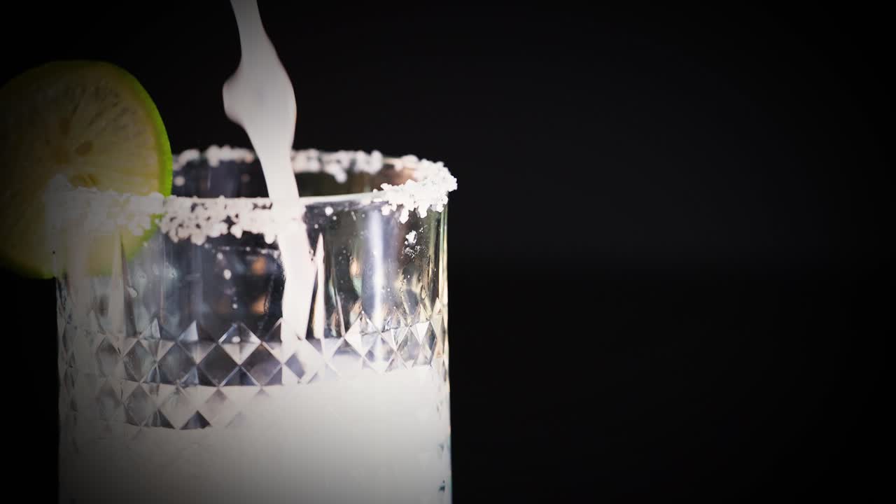 un refrescante cóctel de margarita